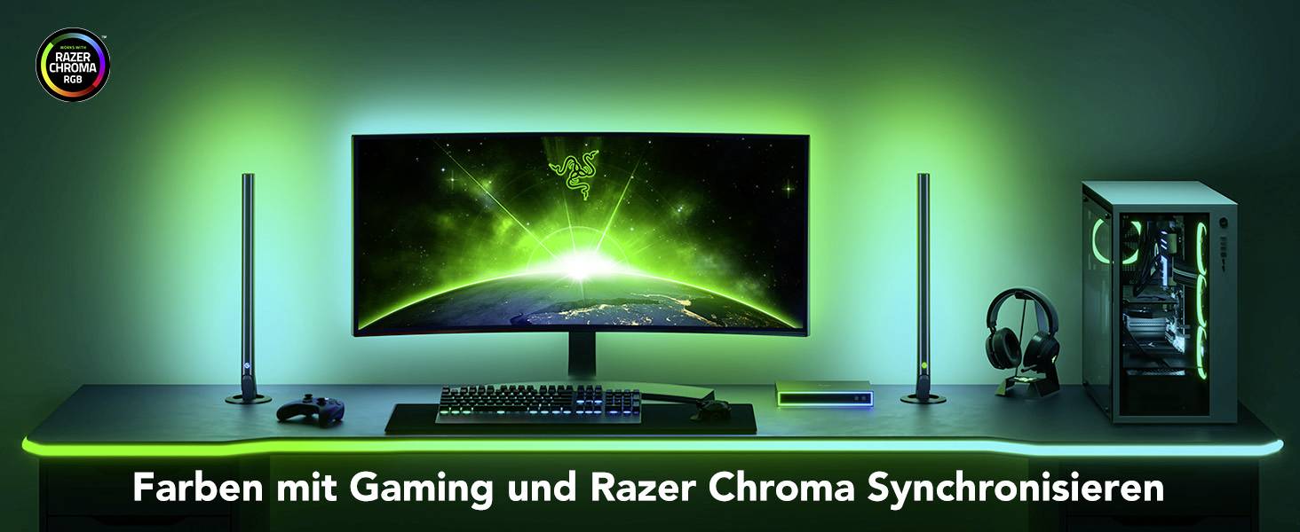 Configuration de jeu avec éclairage vert montrant un large moniteur, un clavier RGB, un PC gaming et des lumières vertes. Texte : 'Synchroniser les couleurs avec Gaming et Razer Chroma'.