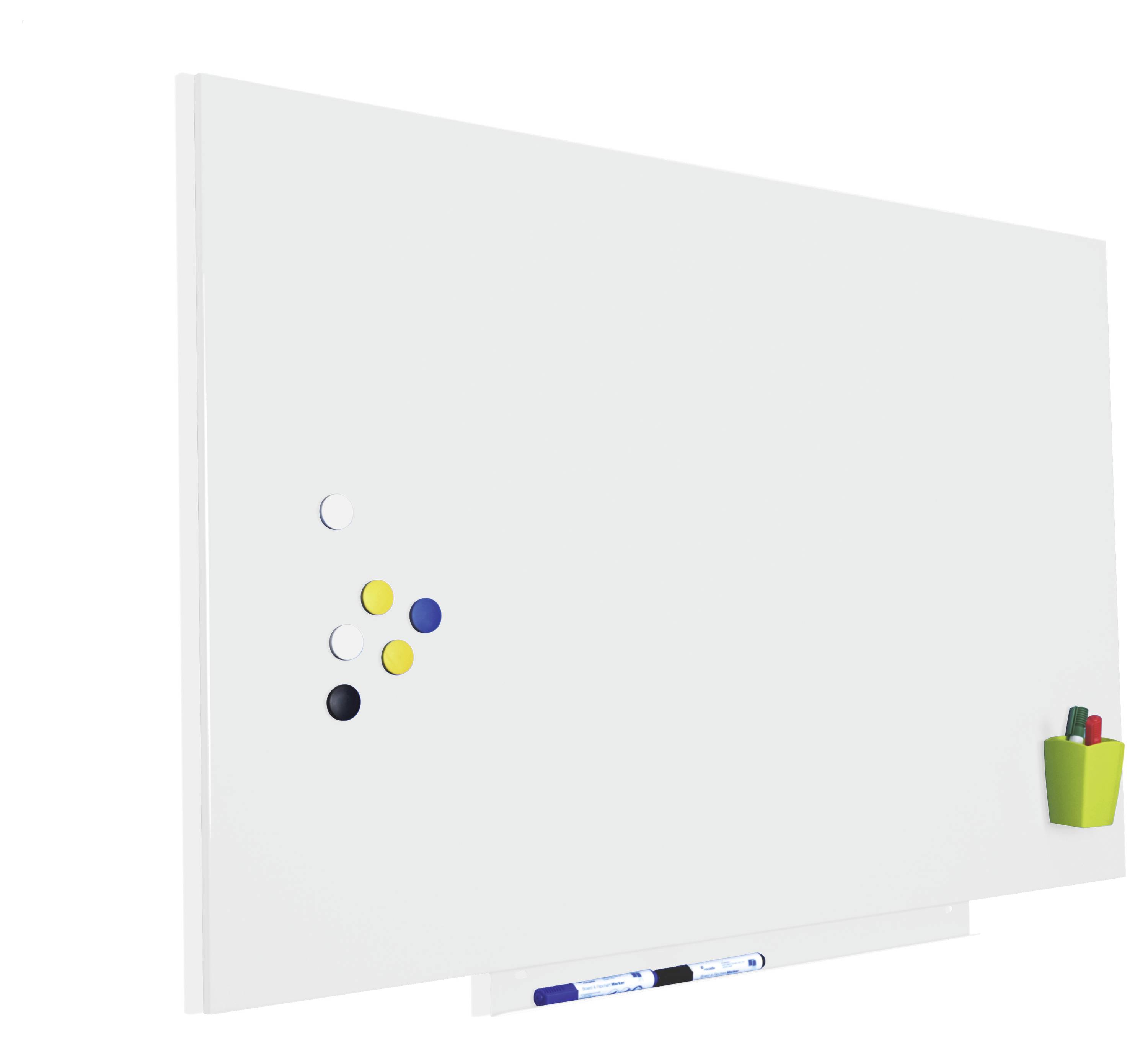 Un tableau blanc avec des aimants colorés et un support pour stylos en bas à droite, monté sur un mur blanc.