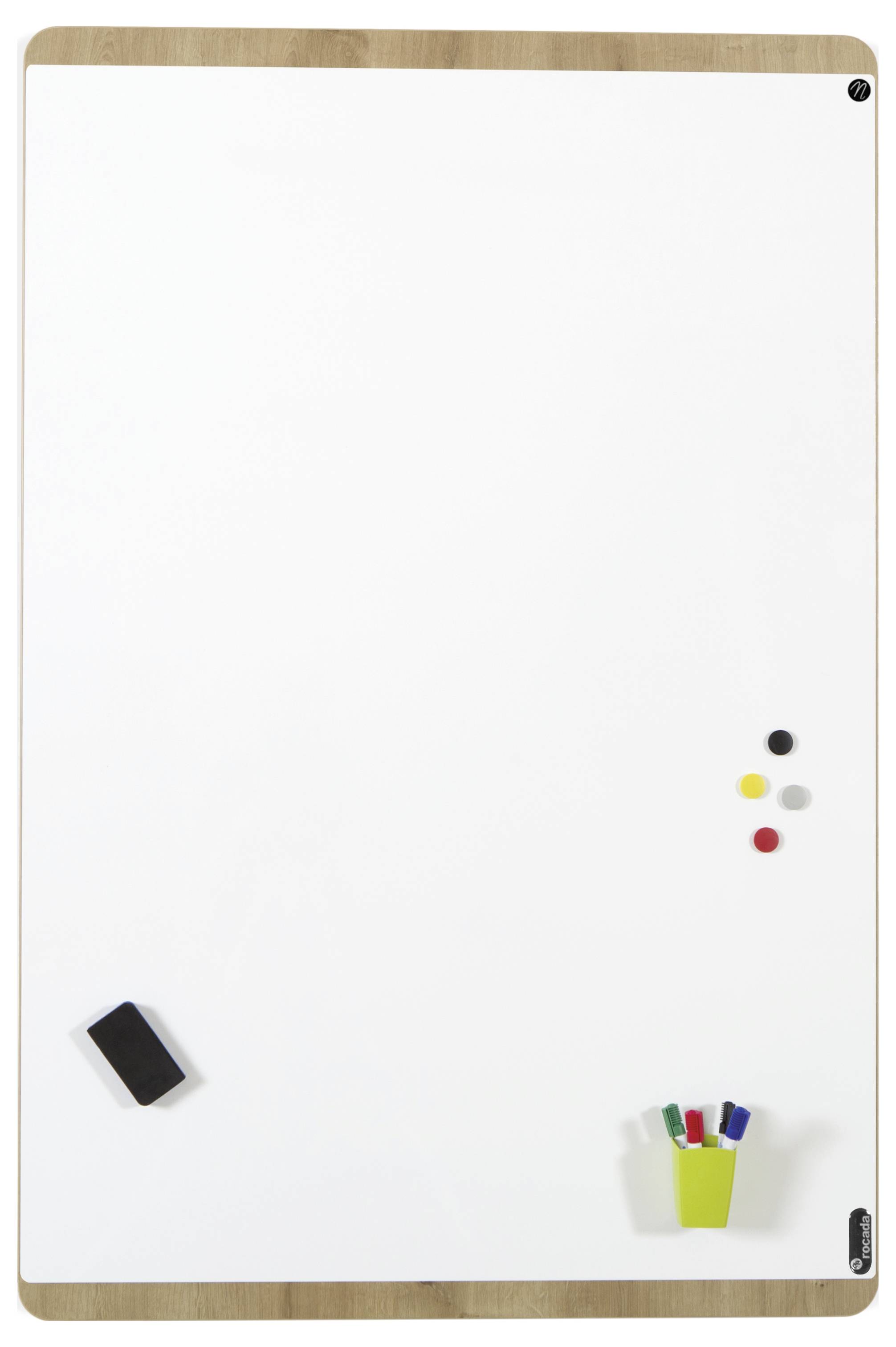 Tableau blanc magnétique avec quatre marqueurs de différentes couleurs, une éponge et quatre aimants colorés dans le coin inférieur.