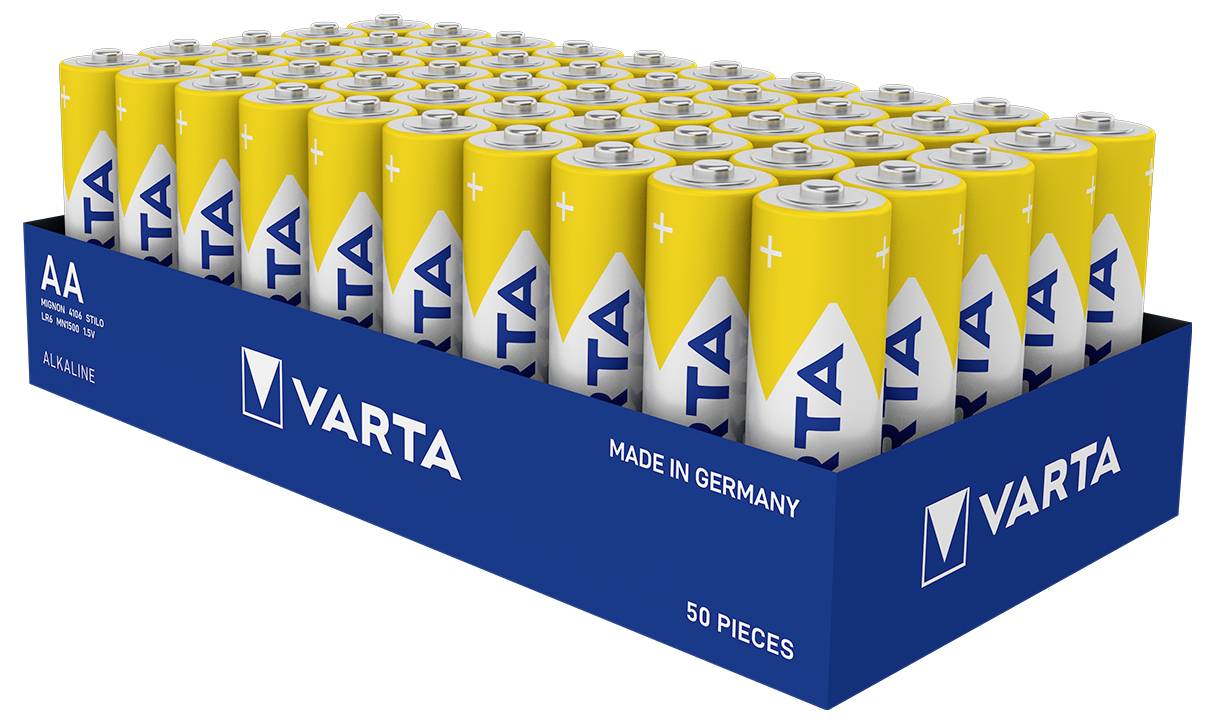 Piles alcalines AA de Varta dans un carton, lot de 50. Design jaune et bleu. Emballage avec l'inscription « Made in Germany ».