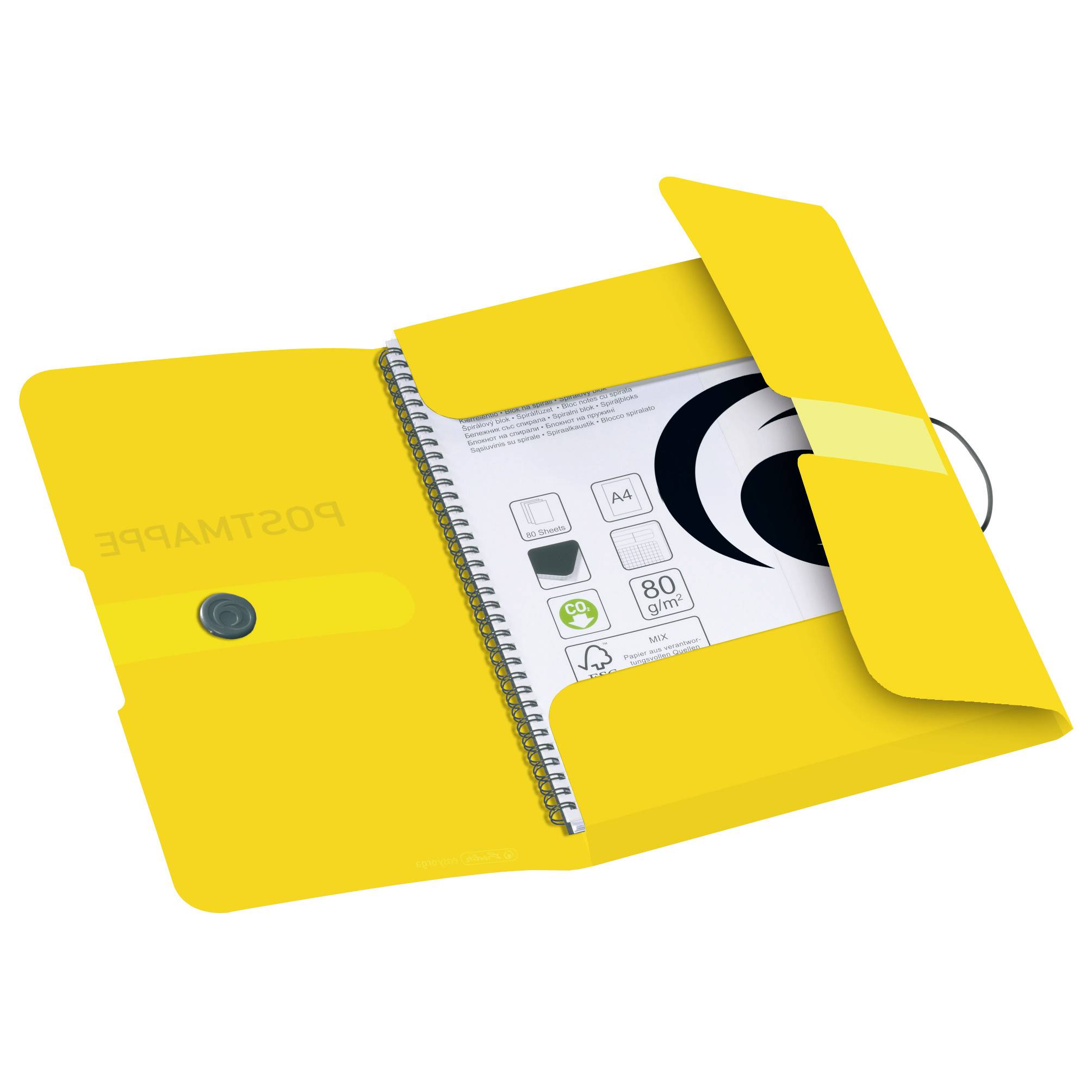 Une pochette postale jaune avec un fermoir ouvert dévoile un cahier à spirales contenant des graphiques et des notes.