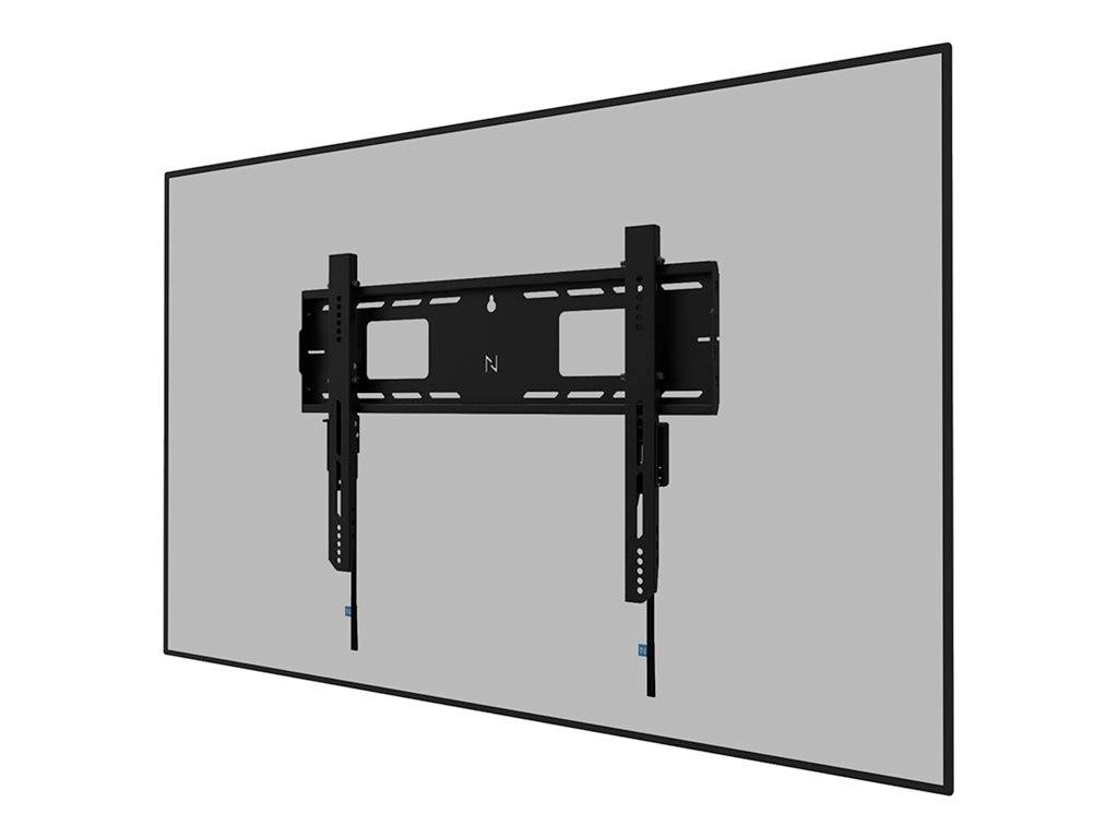 Support mural pour téléviseur à écran plat, avec supports réglables et mécanisme de gestion des câbles, installé sur un mur gris.
