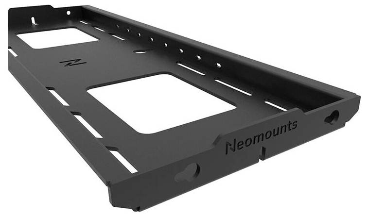 Rail de montage métallique de Neomounts pour la fixation d'appareils. Il dispose d'échancrures rectangulaires et de plusieurs trous de fixation.