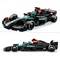 Modèle réduit d'une voiture de Formule 1 noire avec des accents verts, sponsorisée par Petronas. Vue de dessus et de côté.