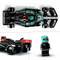 L'image montre un véhicule LEGO de style Formule 1 avec des détails tels que 'PETRONAS' et 'INEOS'. En haut à gauche, la voiture est vue de dessus, et en bas à droite se trouve une minifigurine portant une combinaison de course.