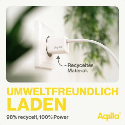Un câble de charge dans une prise électrique. Texte : 'Matériau recyclé', 'Charger de manière écologique', '98% recyclé, 100% Puissance'. Nom de la marque en bas.