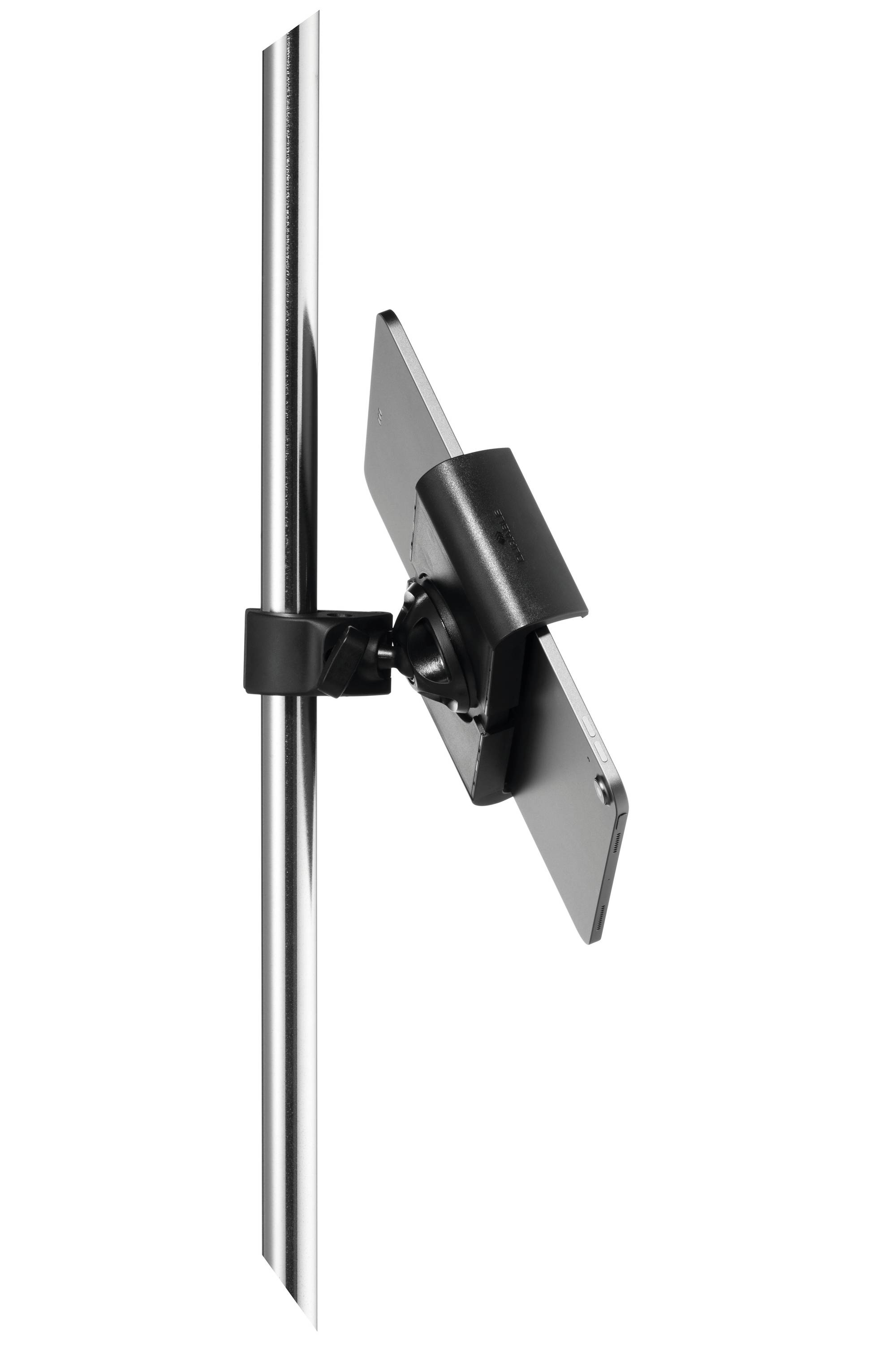 Support de tablette fixé à un tube métallique vertical, montrant un support flexible avec réglage de l'inclinaison pour différents angles de vue.
