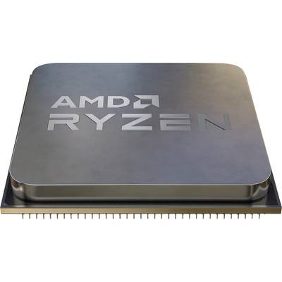 Un processeur AMD Ryzen avec finition métallique et broches de puce sur la face inférieure, présenté en gros plan.