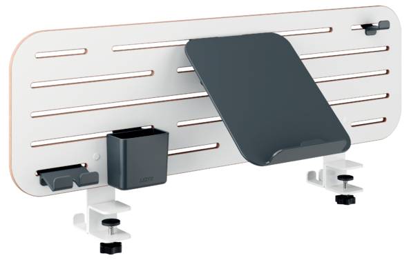 Un organisateur de bureau blanc avec des pinces noires, un plateau de rangement, un porte-stylos et une plaque ajustable pour fixation murale.