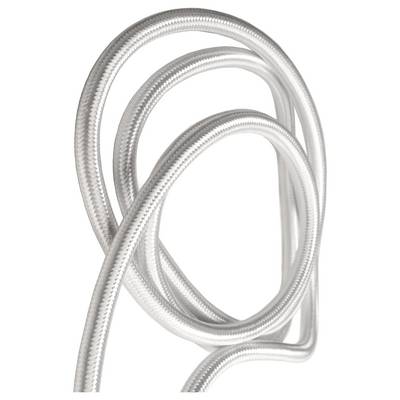 Un flexible tuyau de douche en acier inoxydable argenté sur un fond blanc.