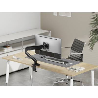Bureau moderne avec un écran d'ordinateur sur un bras articulé, une chaise et un organiseur. Environnement de bureau ou de travail.