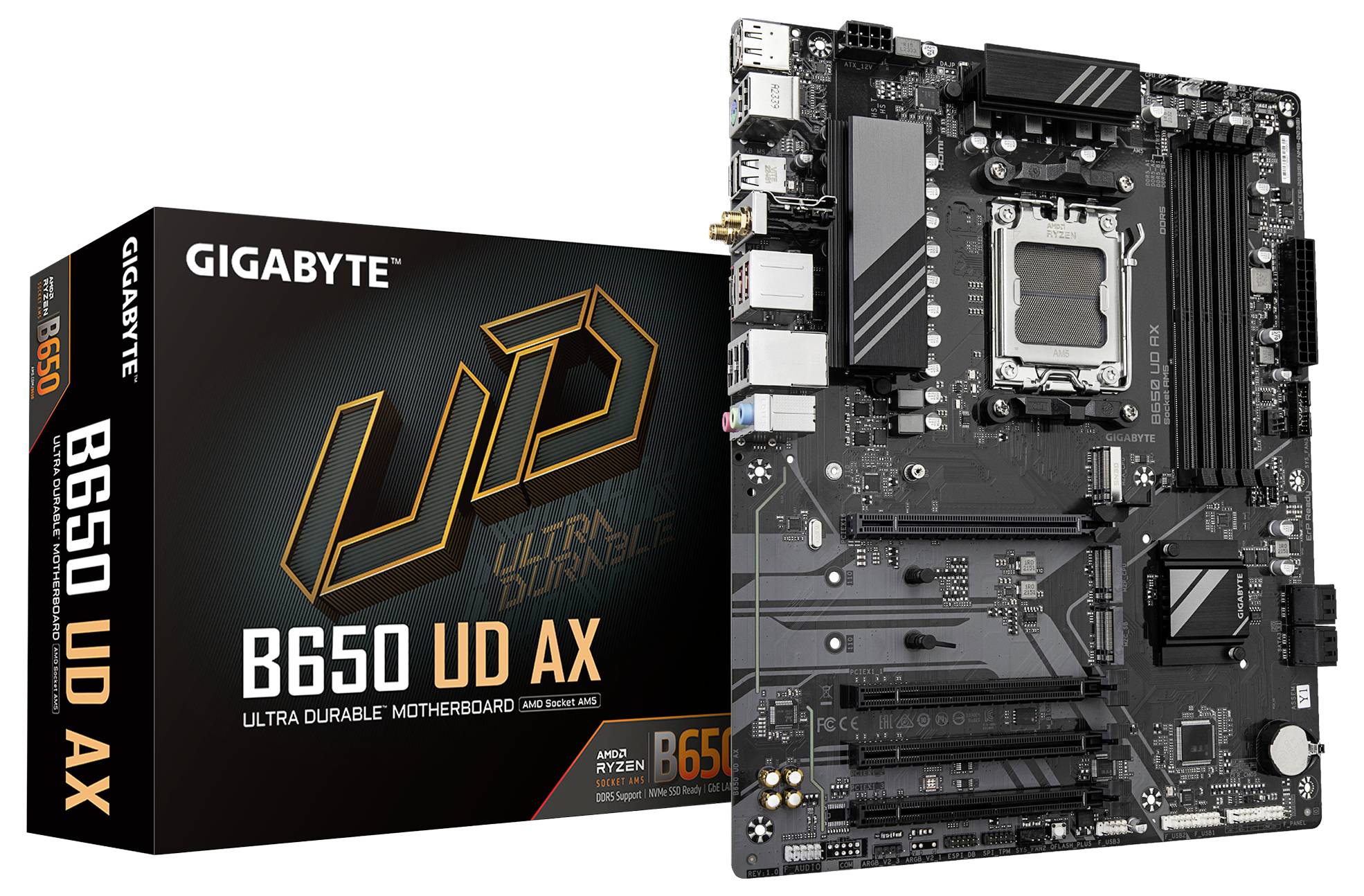Carte mère 'GIGABYTE B650 UD AX' et son emballage, présentant une construction robuste et plusieurs interfaces de connexion.
