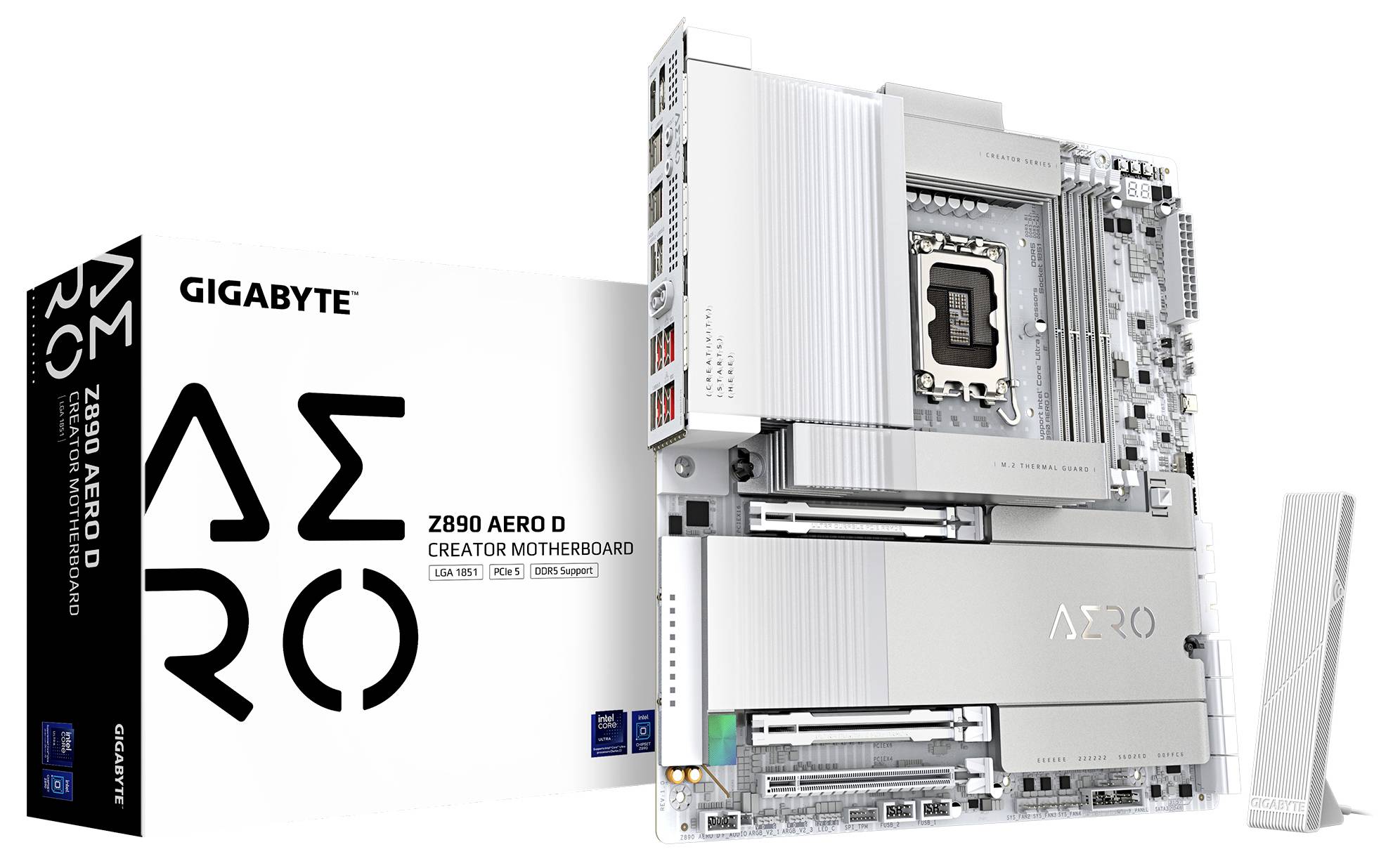 Carte mère Gigabyte Z890 AERO D, conçue pour les stations de travail de créateurs. Comprend des emplacements PCIe, des emplacements RAM et des dissipateurs thermiques. L'emballage affiche le nom du produit.