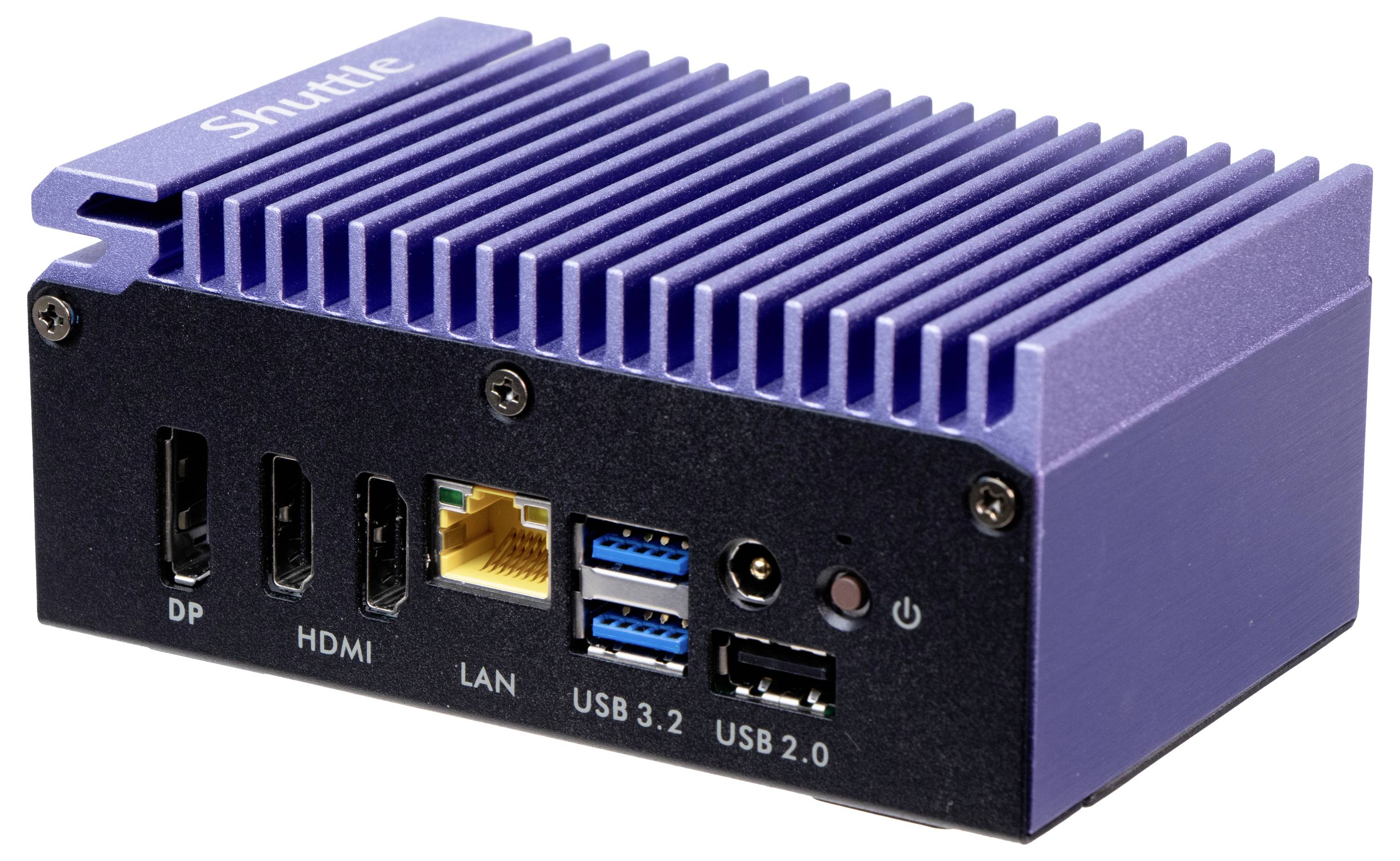 Un mini-PC compact bleu de Shuttle avec des ouïes de ventilation, LAN, HDMI, ports USB et DP, adapté à diverses applications.