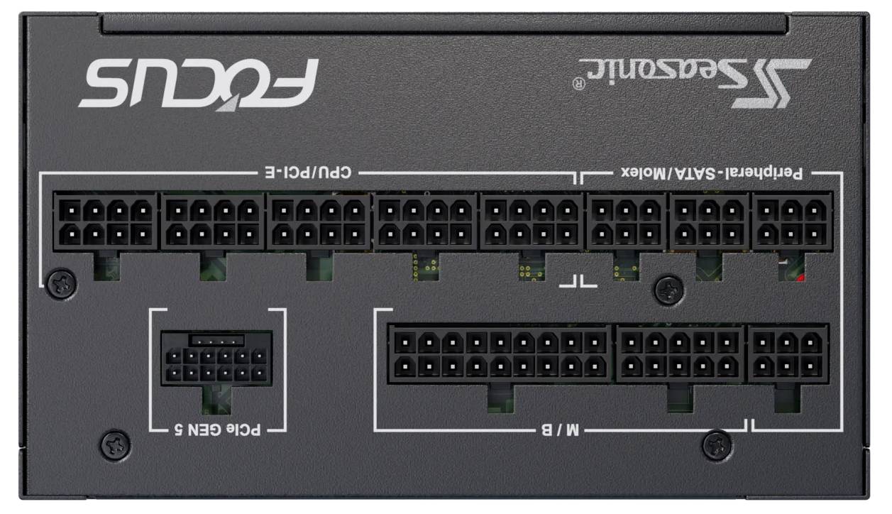 Arrière d'une alimentation modulaire avec différentes options de connexion pour le processeur, la carte graphique et les périphériques SATA. Le nom de la marque est visible.