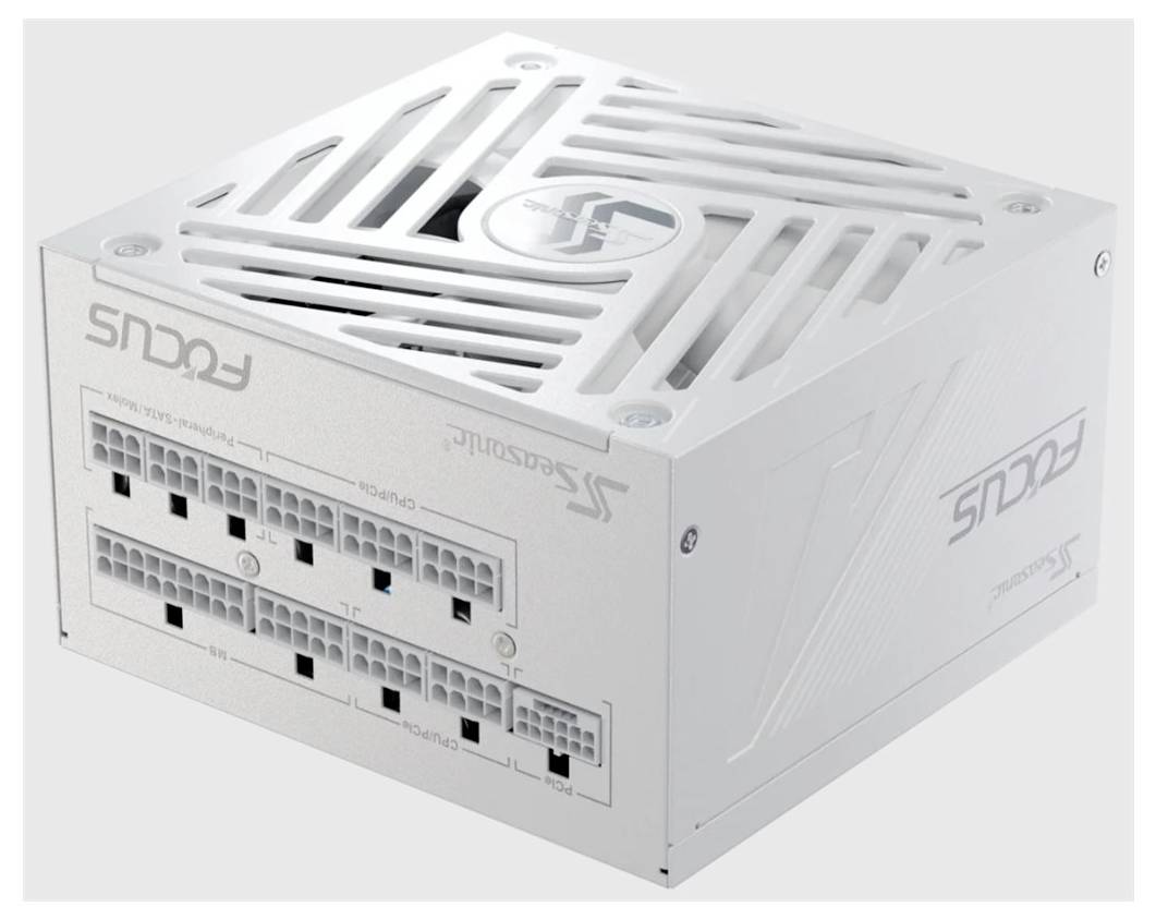 Un bloc d'alimentation Seasonic FOCUS blanc avec plusieurs connecteurs, des fentes de ventilation en haut et le logo Seasonic sur le côté.