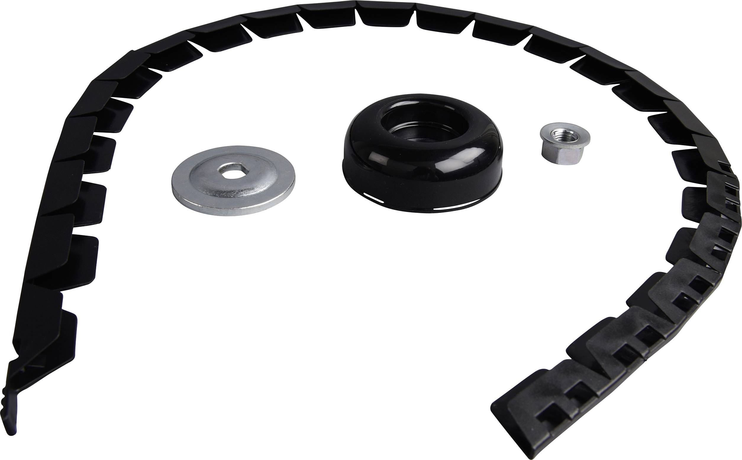 Spirale noire en plastique, disque métallique, anneau noir et petit écrou métallique sur fond blanc. Éléments de pièces mécaniques.