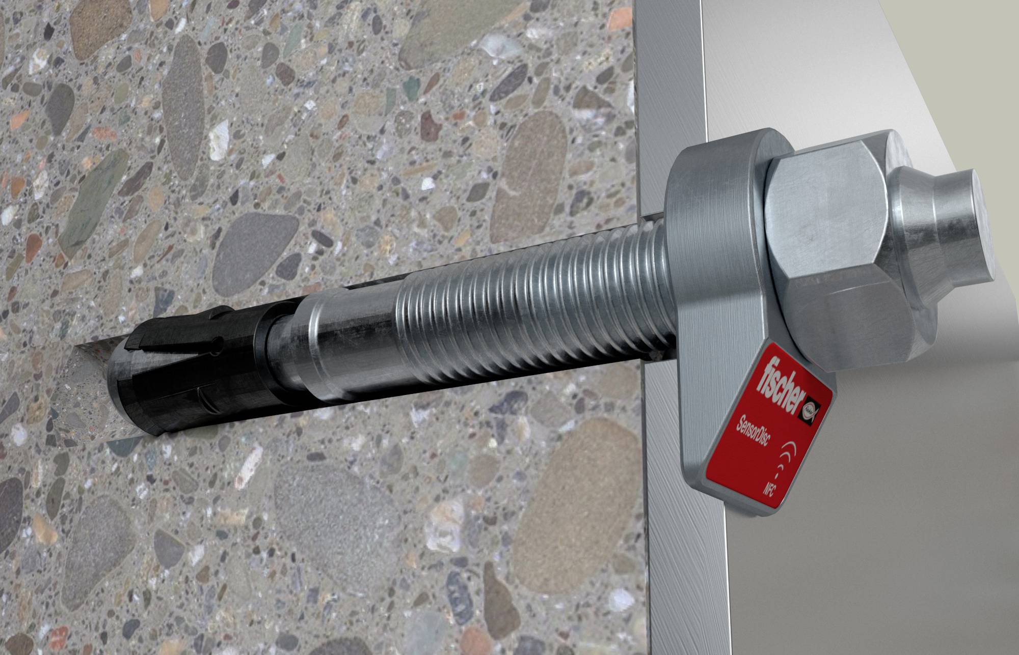 Un ancrage métallique à boulon est fixé dans un mur en béton. Il montre les détails de la connexion par vis et d'une étiquette rouge.