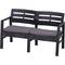 Banc de jardin noir à deux places, garni de coussins gris. Adapté pour l'extérieur, design moderne et épuré.