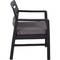 Une vue latérale d'une chaise de jardin moderne avec un coussin d'assise gris et des accoudoirs et des pieds noirs.