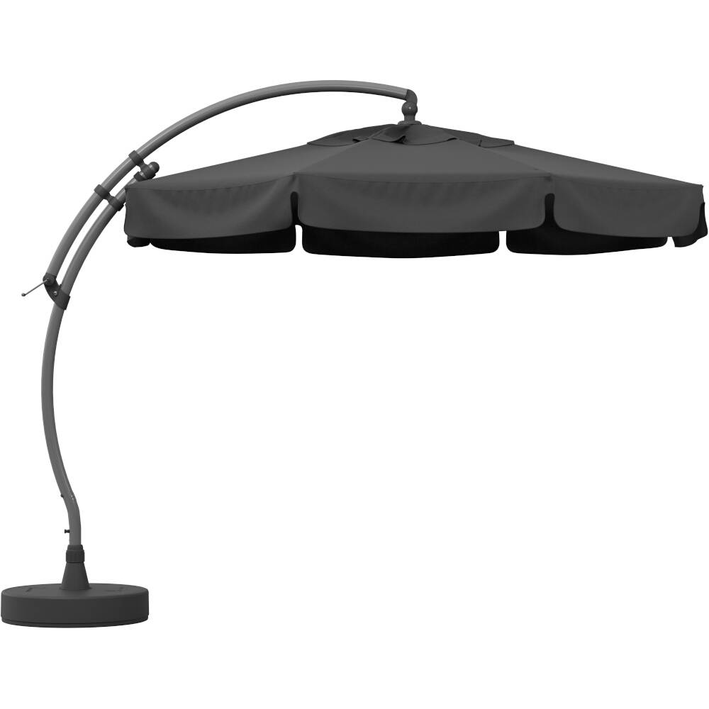 Un parasol déporté, courbé, avec une toile ronde de couleur noire et un pied en métal robuste, adapté pour un jardin ou une terrasse.
