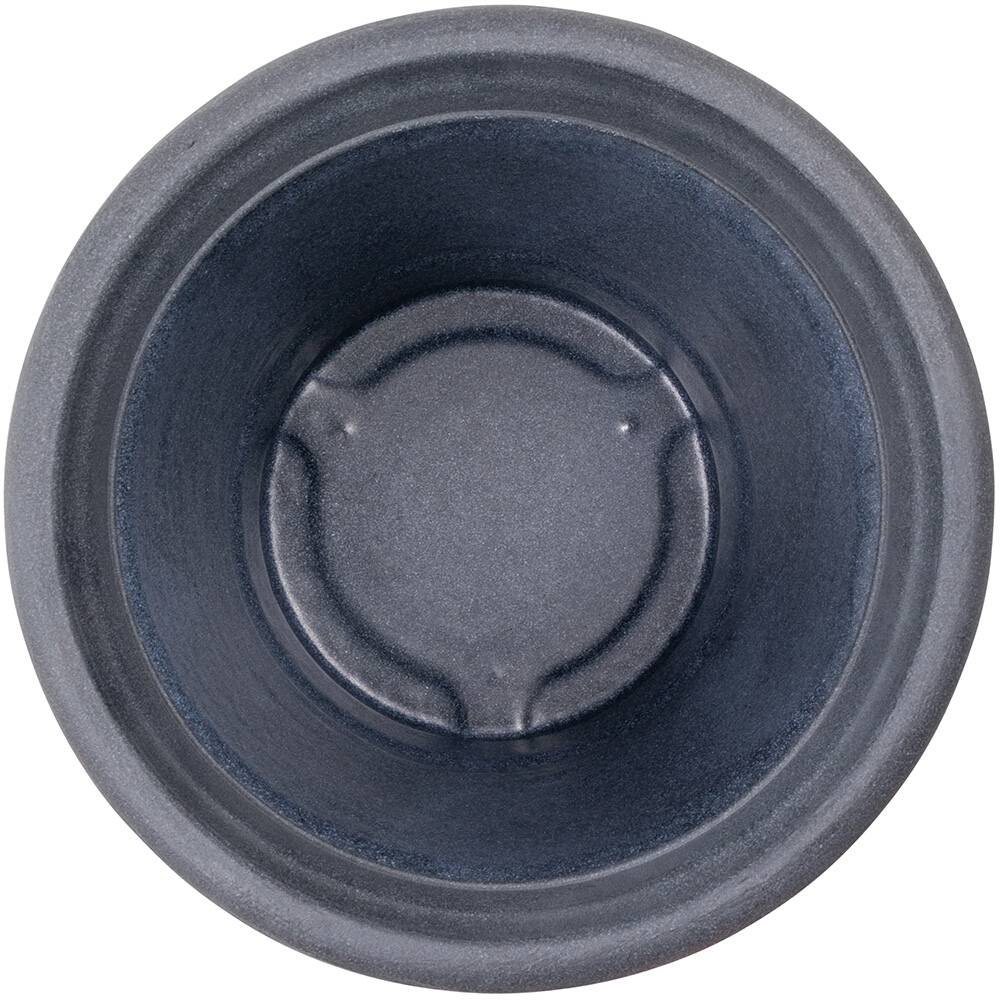 Un bol gris vide vu de dessus.