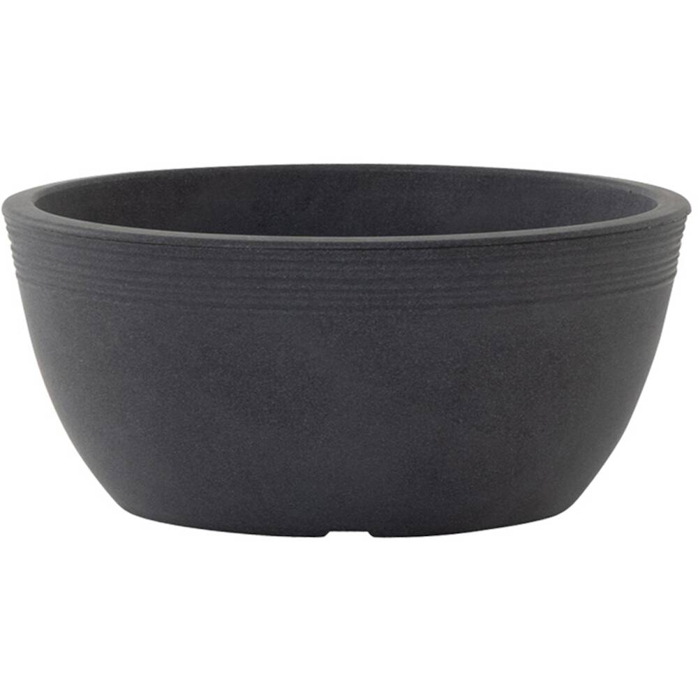 Bol rond sombre avec un bord cannelé.