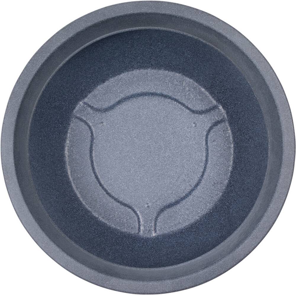 Un moule rond de couleur foncée avec un revêtement anti-adhésif. Il convient parfaitement pour la préparation de gâteaux et de tartes.