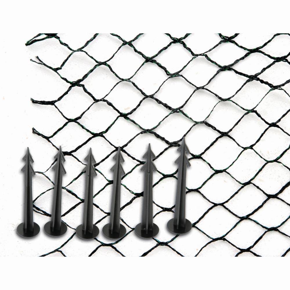 'Un filet noir anti-oiseaux avec cinq pointes de dissuasion en bas. Le filet présente une structure maillée carrée et sert à protéger contre les oiseaux.'