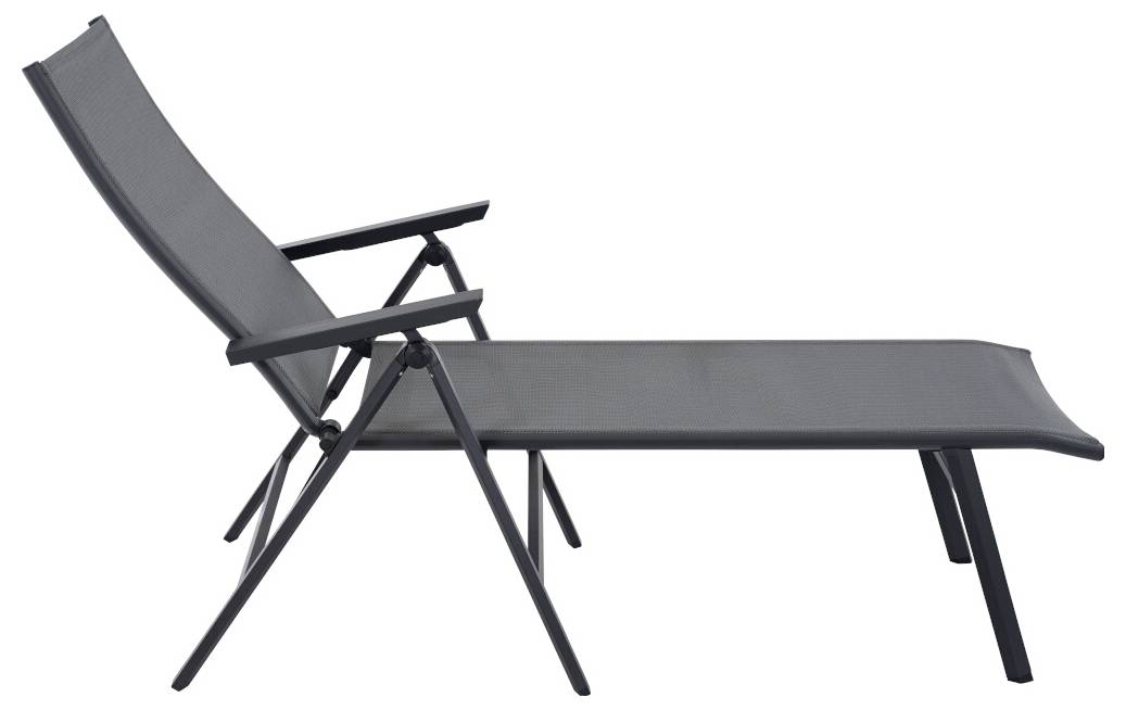 Un lit de repos noir avec dossier inclinable et accoudoirs, adapté pour l'extérieur.