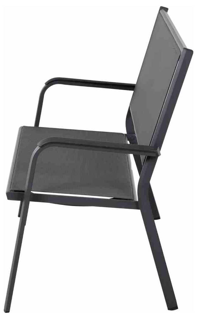 Chaise noire avec accoudoirs, vue de côté. Design épuré et moderne avec dossier rectangulaire et assise.