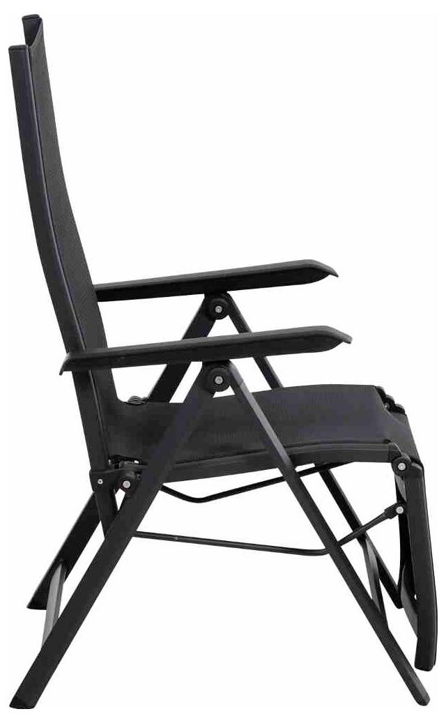 Une chaise de jardin pliante en métal noir, vue de profil. Le dossier et l'assise sont inclinés pour plus de confort.