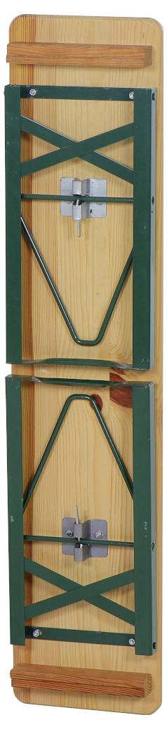 La table présente une structure pliée avec des pinces métalliques sur une planche en bois, prête à être rangée ou transportée.