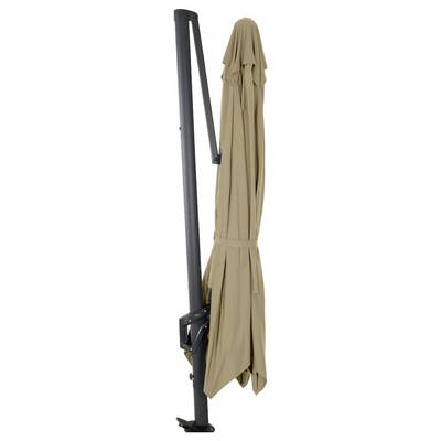 Parasol beige fermé avec une structure en métal foncé ; replié de manière compacte pour le rangement ou le transport.