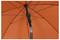 Un parapluie ouvert orange vu de dessous, dont les branches et la structure sont clairement visibles.