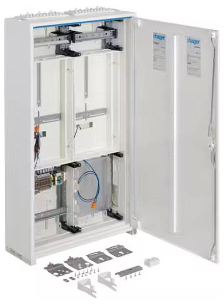 Armoire électrique blanche ouverte avec composants de câblage et accessoires de montage, adaptée aux installations électriques.