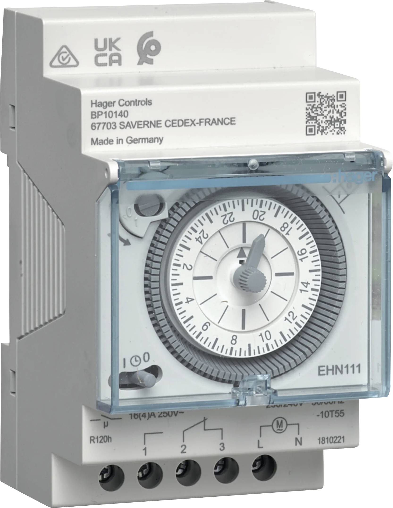 Horloge de commutation mécanique avec cadran et bornes de connexion, fabriquée en Allemagne. Marquée 'Hager Controls' et détails techniques.