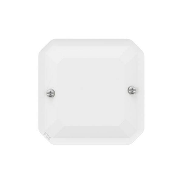 Un appareil carré blanc aux coins arrondis, avec deux vis visibles sur la façade, sur un fond blanc.
