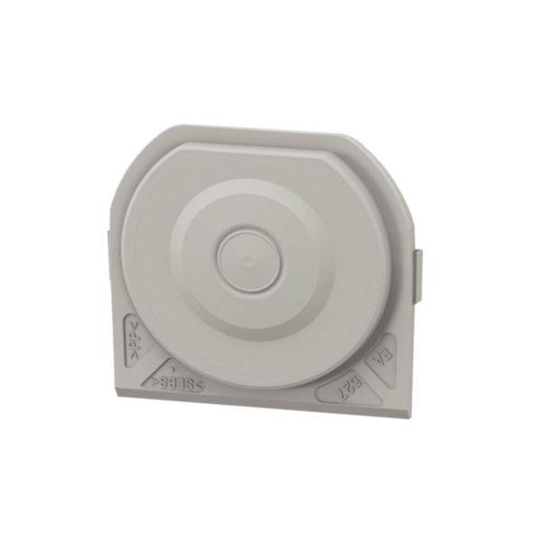 Récipient en plastique gris, carré, aux angles arrondis et présentant des cercles concentriques sur sa surface.