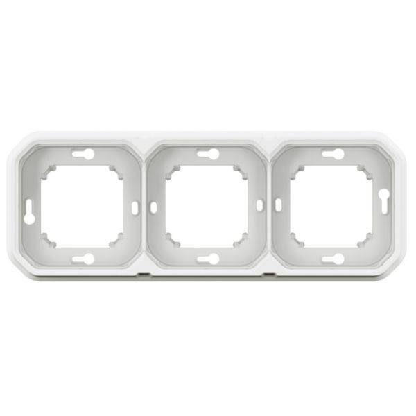 Cadre triple pour prises électriques, blanc, rectangulaire, pour montage mural. Adapté aux aménagements intérieurs et aux installations électriques.