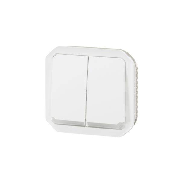 Un interrupteur double blanc avec des touches rectangulaires, monté sur une surface plane.