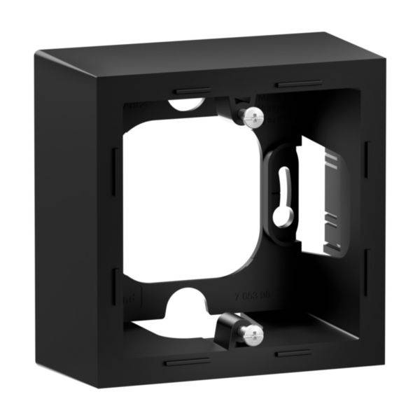 Boîte de montage murale carrée noire en plastique, ouverte sur l'avant, avec des vis et des éléments de fixation apparents.