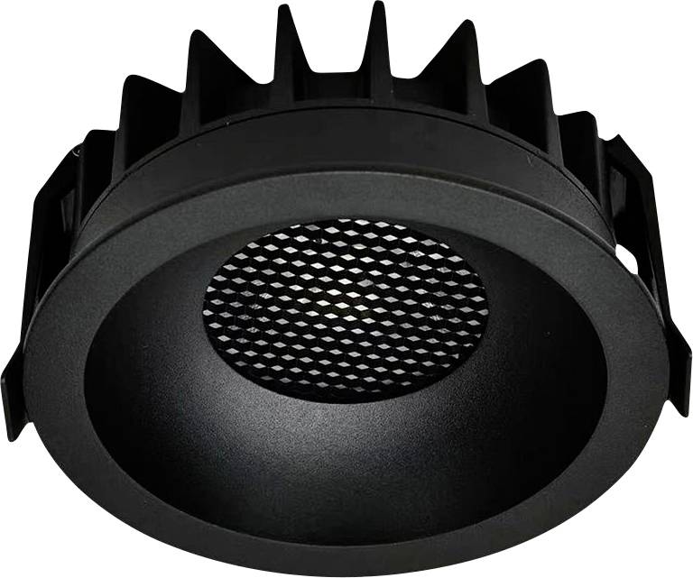 Un spots encastré de plafond LED rond noir avec un motif quadrillé au centre. Le luminaire présente un design robuste et nervuré.