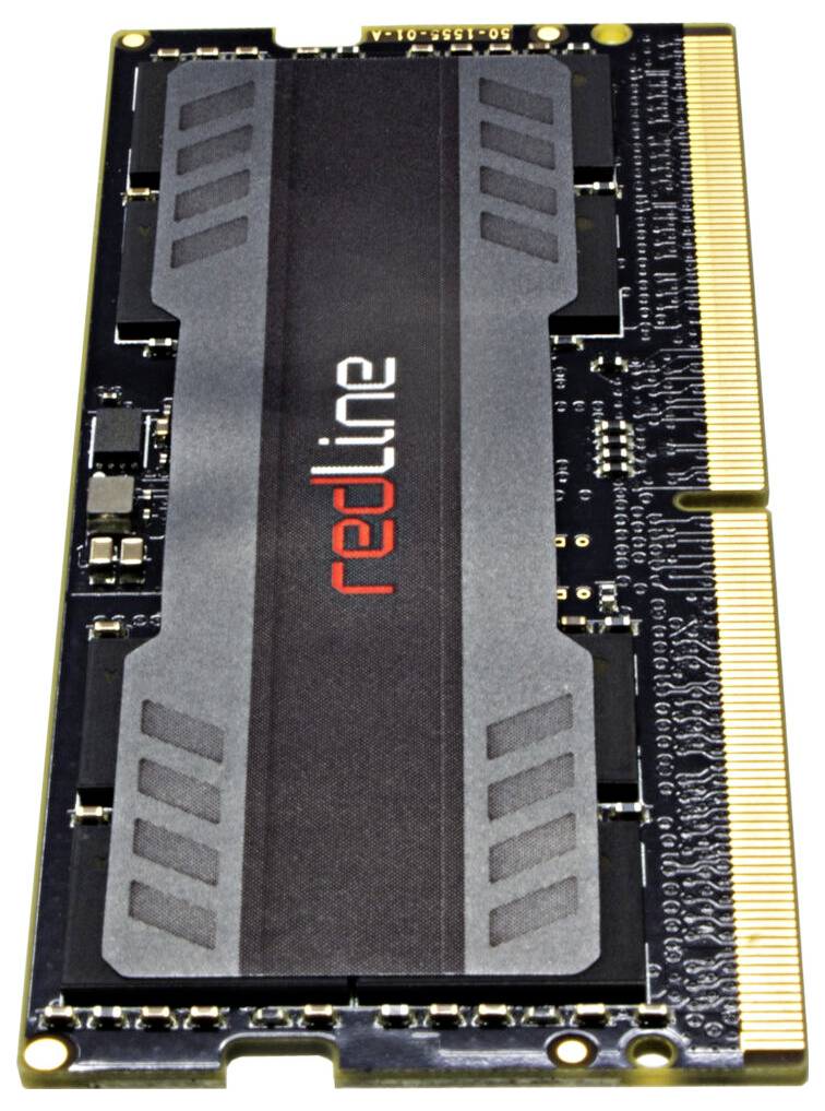 Un gros plan d'un module de RAM noir avec l'inscription 'red line' en blanc et rouge sur la face avant.