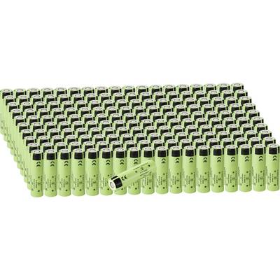 Rangées de batteries cylindriques vertes, avec une batterie posée en diagonale devant la pile empilée.