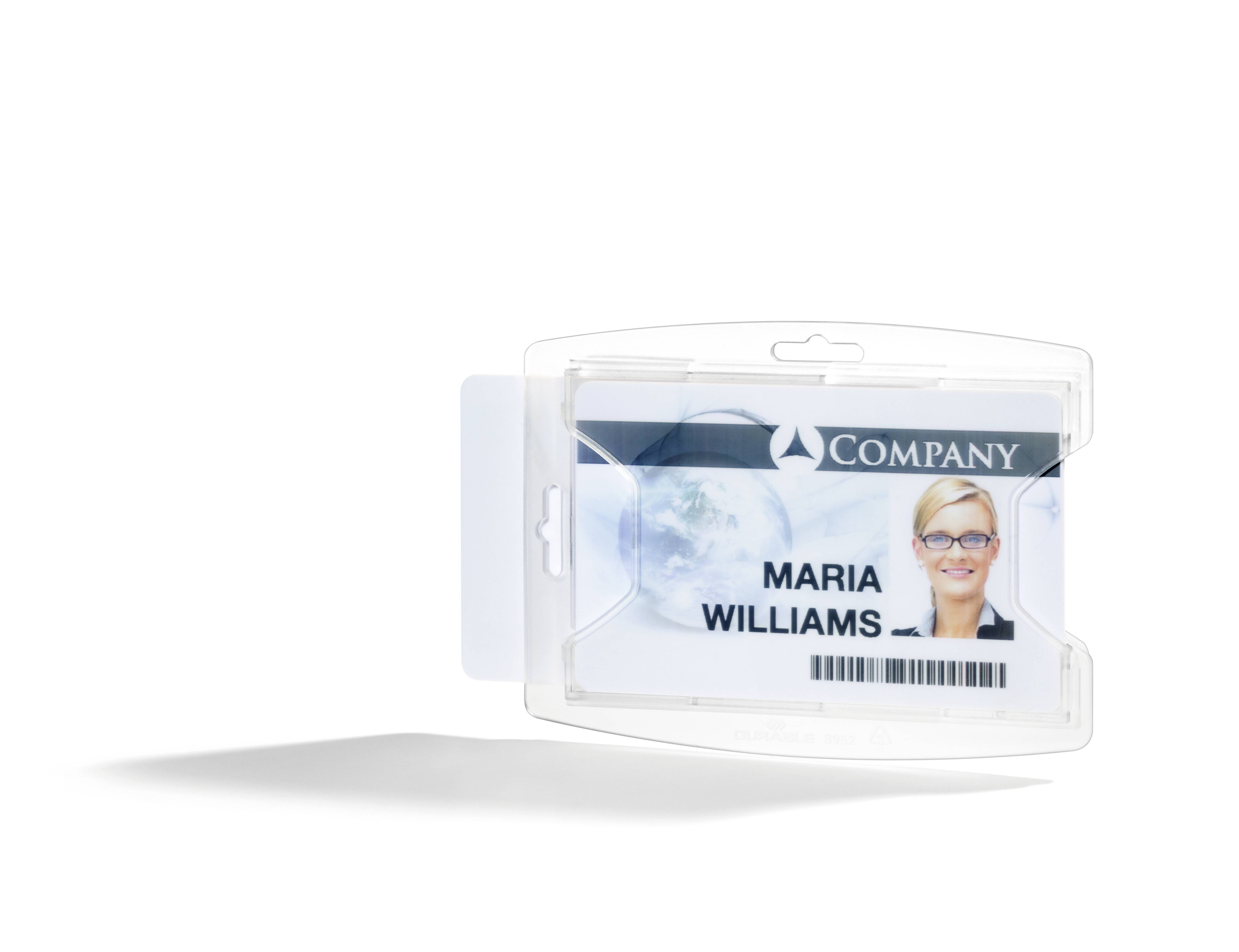 Une carte d'identité professionnelle portant le nom 'Maria Williams' avec un code-barres en dessous. En haut, le mot 'Company' sur un fond de globe.