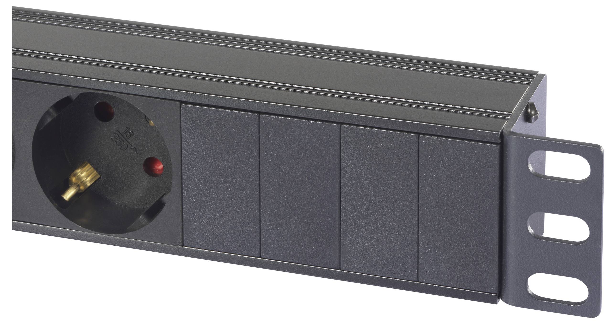 Multiprise avec une prise électrique visible et cinq zones couvertes. Boîtier noir, adapté pour une fixation murale.