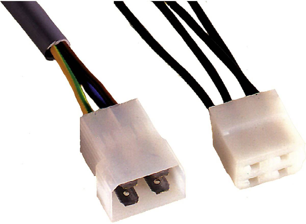 Deux fiches blanches avec plusieurs câbles, l'une avec quatre câbles, l'autre avec deux câbles, destinées à connecter des appareils électroniques.