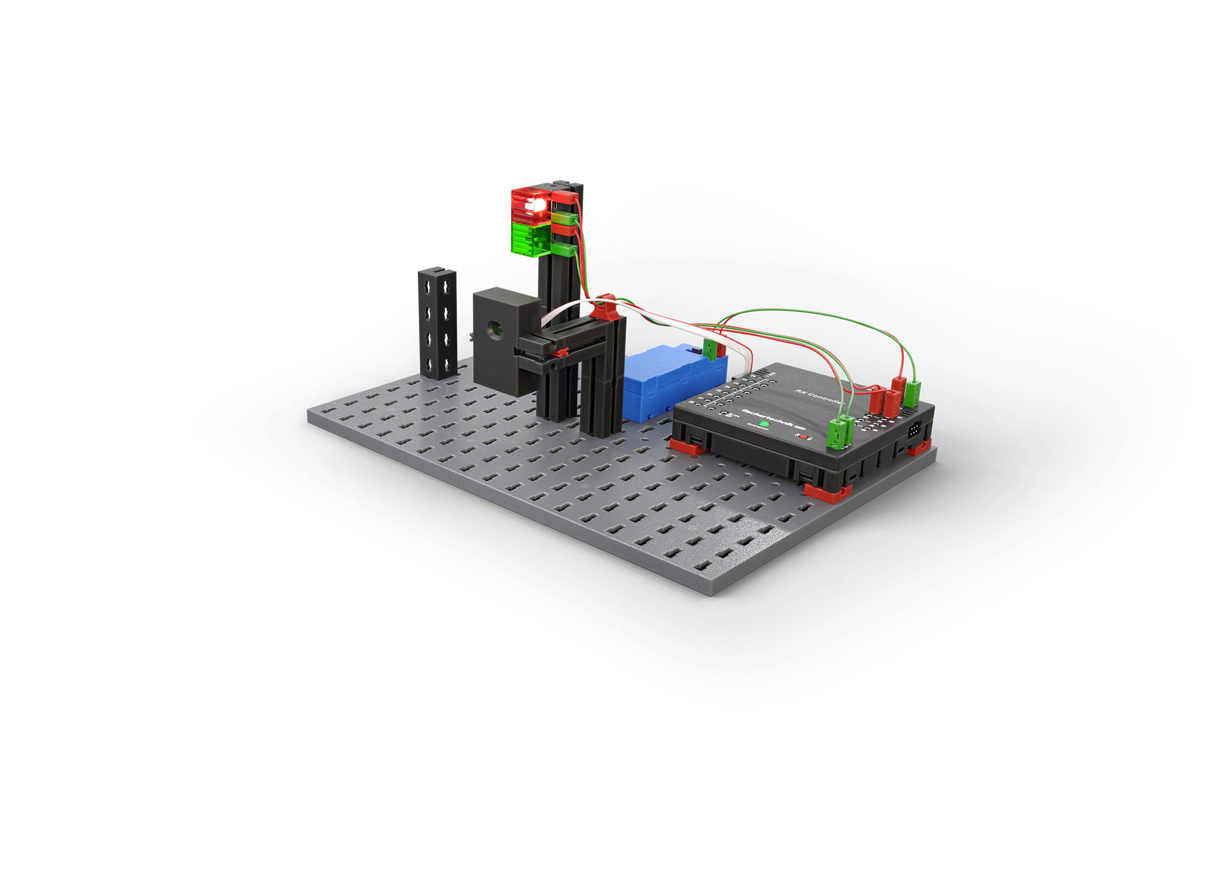 Un module de boîte à outils avec des composants électroniques câblés sur une plaque perforée, adapté aux projets techniques et robotiques.