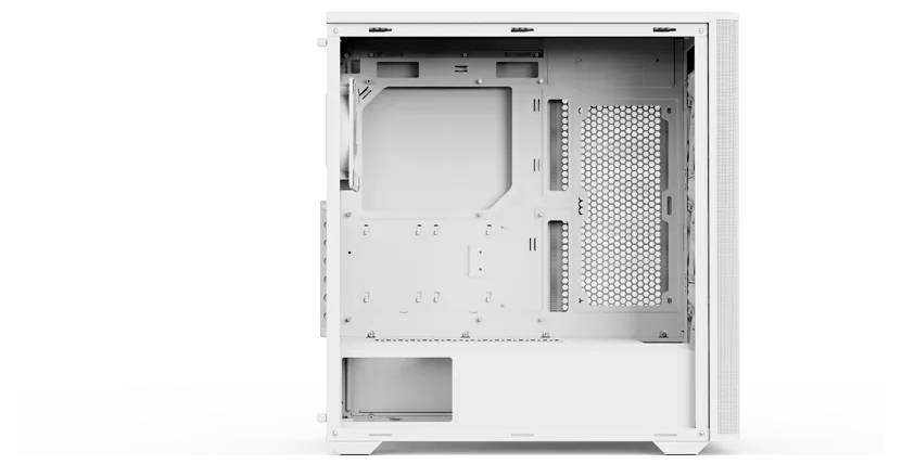 Boîtier d'ordinateur blanc avec un panneau latéral retiré, montrant les compartiments intérieurs et les supports de ventilateurs pour le refroidissement et l'installation du matériel.